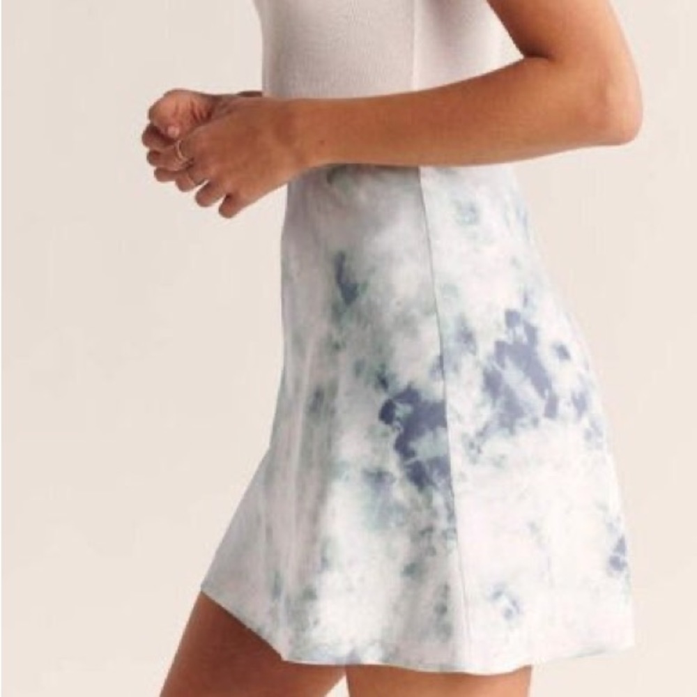 NEW Abercrombie Blue and White Tie-Dye Skirt